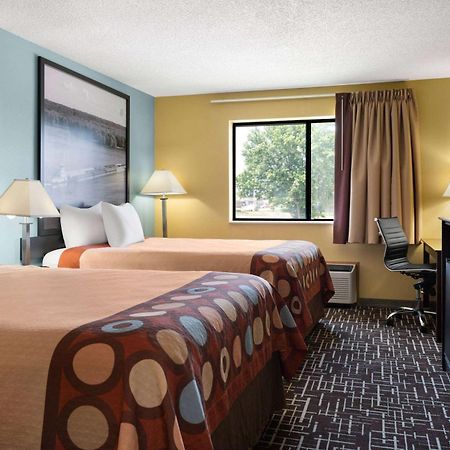 Super 8 By Wyndham Dyersville Dış mekan fotoğraf