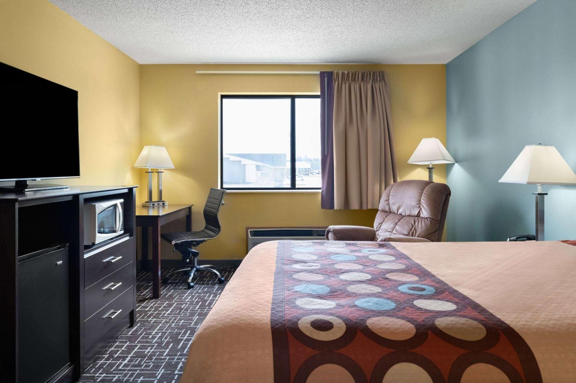 Super 8 By Wyndham Dyersville Dış mekan fotoğraf