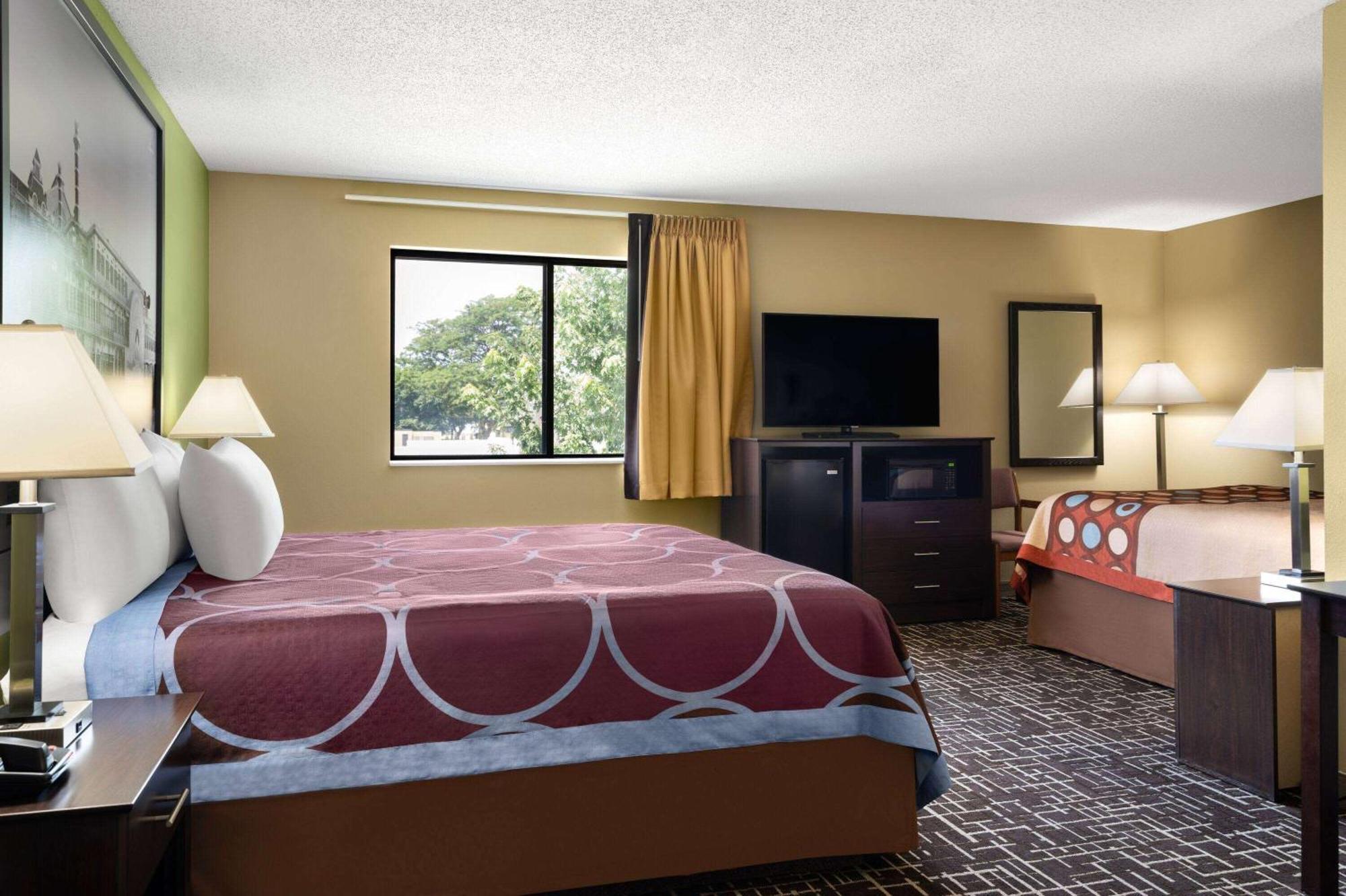Super 8 By Wyndham Dyersville Dış mekan fotoğraf