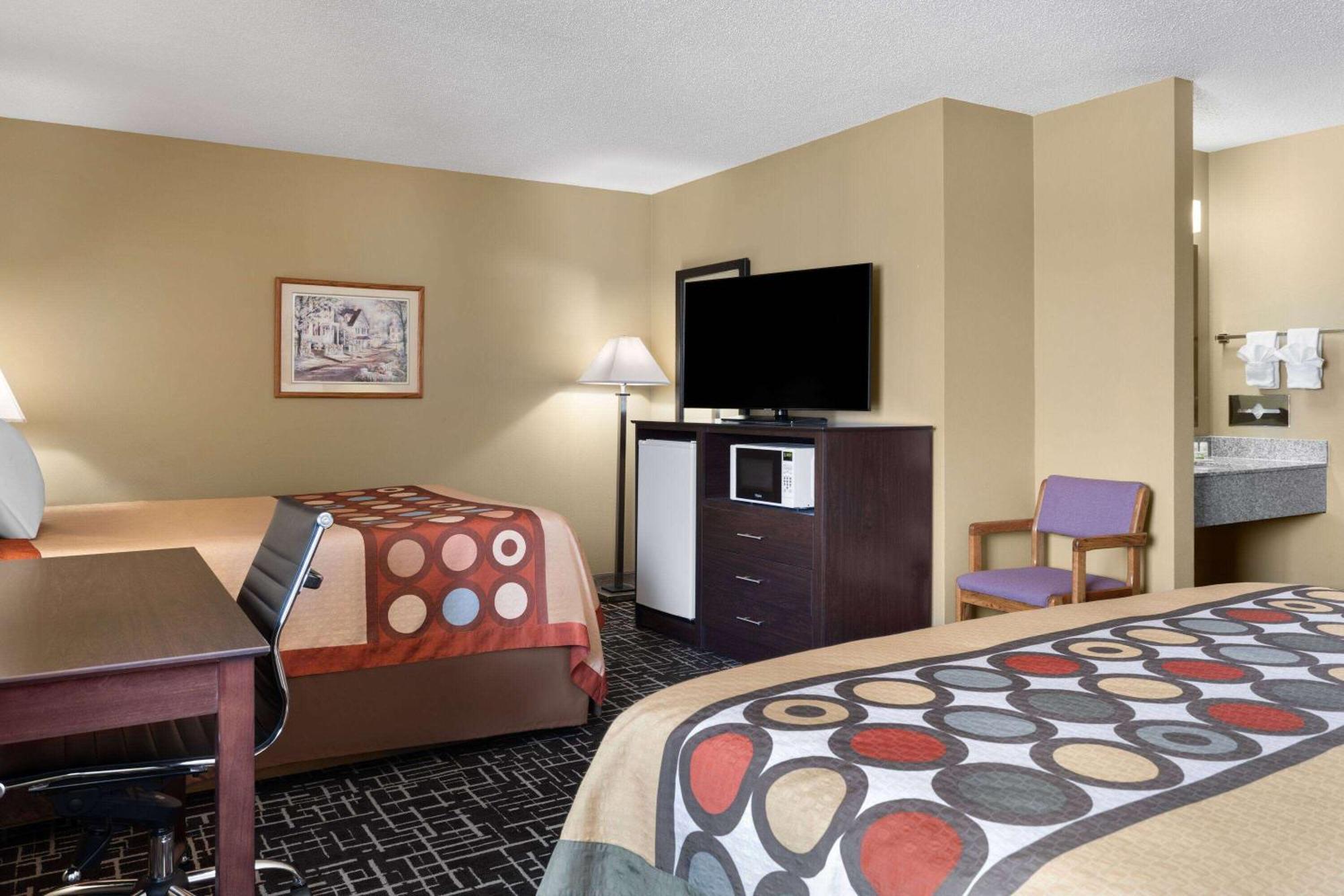 Super 8 By Wyndham Dyersville Dış mekan fotoğraf