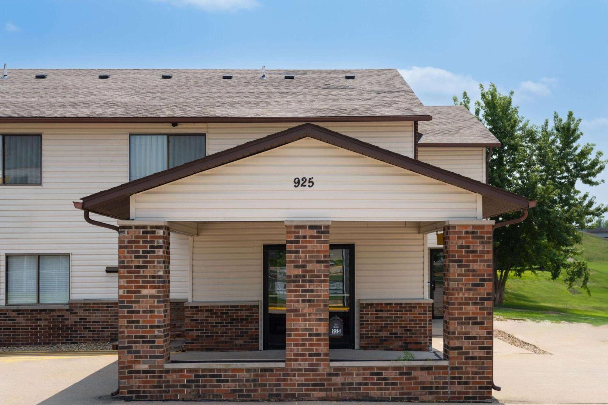 Super 8 By Wyndham Dyersville Dış mekan fotoğraf